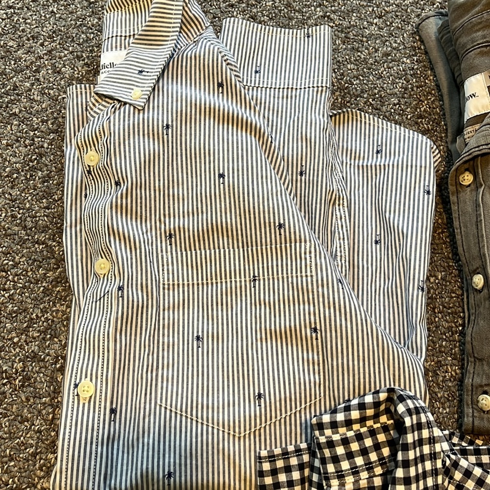 Goodfellow button down tops - Picture 2 of 5